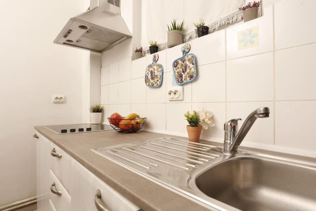1 Bdrm Apartment In City Center Bucarest Exterior foto