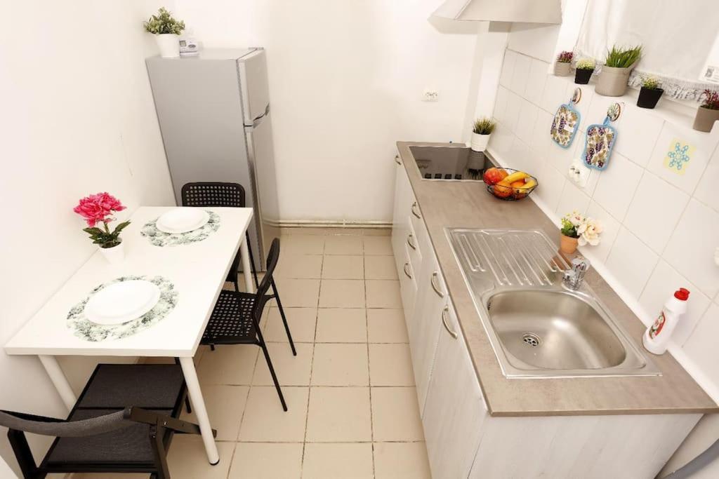 1 Bdrm Apartment In City Center Bucarest Exterior foto